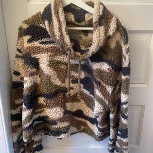 Women’s wild fable size large fleece